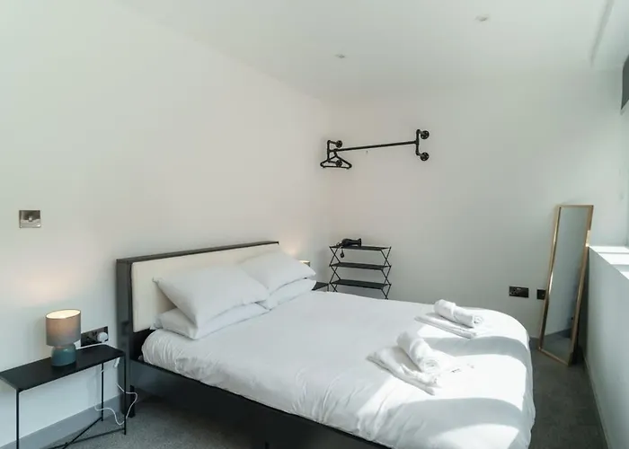 Modern 1 Bedroom Apartment In Preston Centre