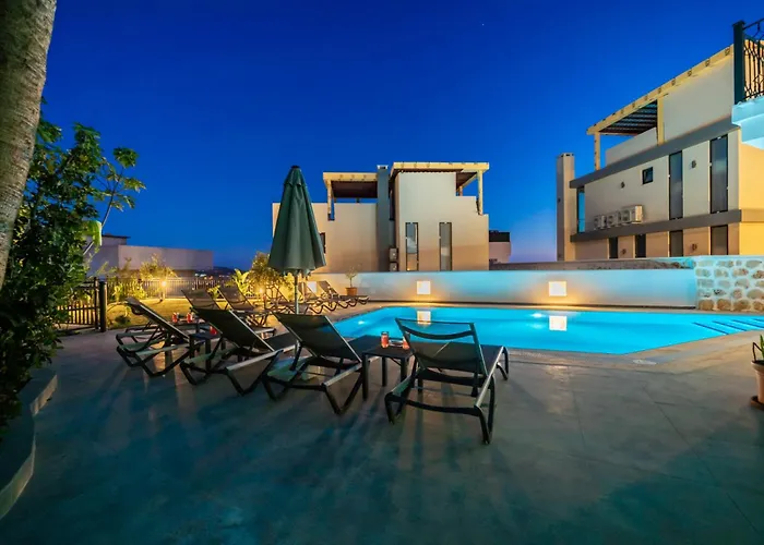 Spacious Centrally Located 4-Bedroom Villa With Sea Views And Pool Heating