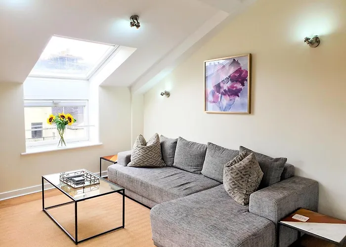 The Penthouse At Regent House Light And Airy Top Floor With Lift Access 1 Bedroom En-Suite Luxury Apartment Ultra Central Location