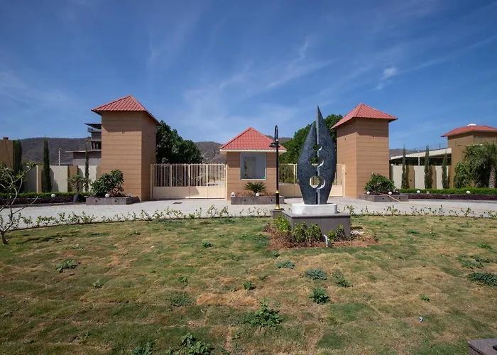 Elivaas Signature 2 Bhk Pet Friendly Villa With Pvt Pool - Heaven In Hill