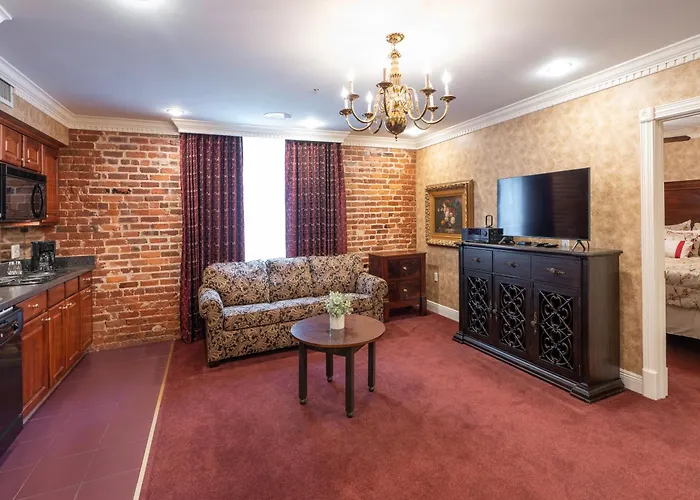 Quarter House Suites
