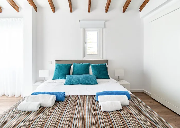 Luxurious One Maisonette By Ezoria Villas