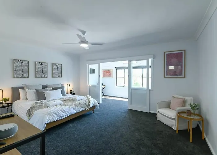 Tamworth Retreat - Sleek & Stylish, Sleeps 5