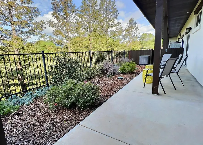 Sonoma Grove Suites