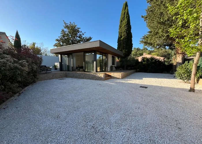 Lodge Valbelle, Maison Independante Avec Jacuzzi, Love Room
