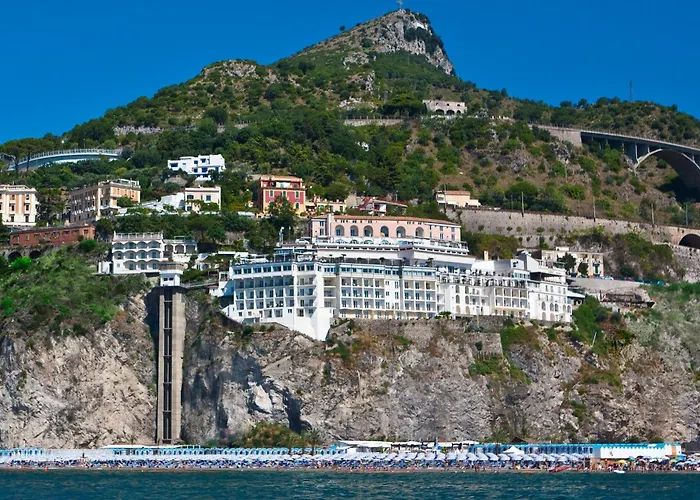 Lloyd'S Baia Hotel