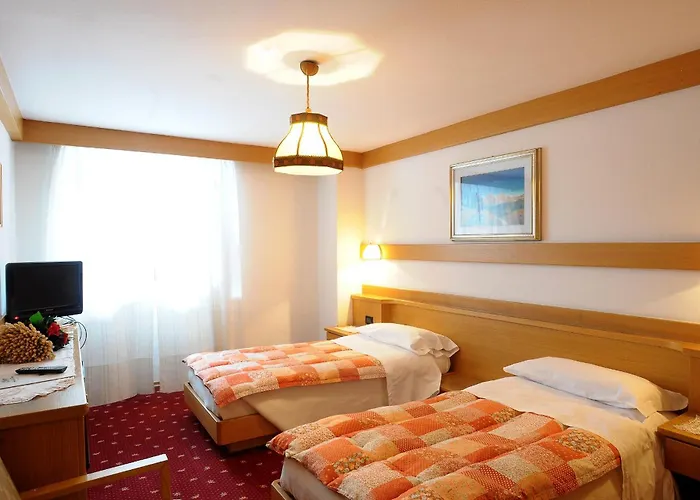 Hotel Alla Posta - Famiglia Pra Dal 1866 A Caprile