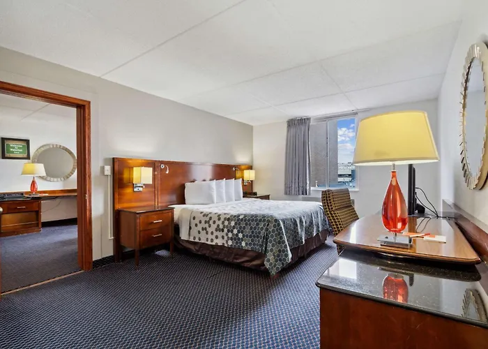 Econo Lodge Inn & Suites Waterloo Downtown