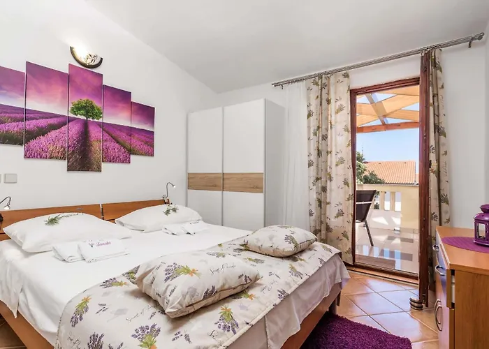 Lovely Apartment In Mandre With Wifi