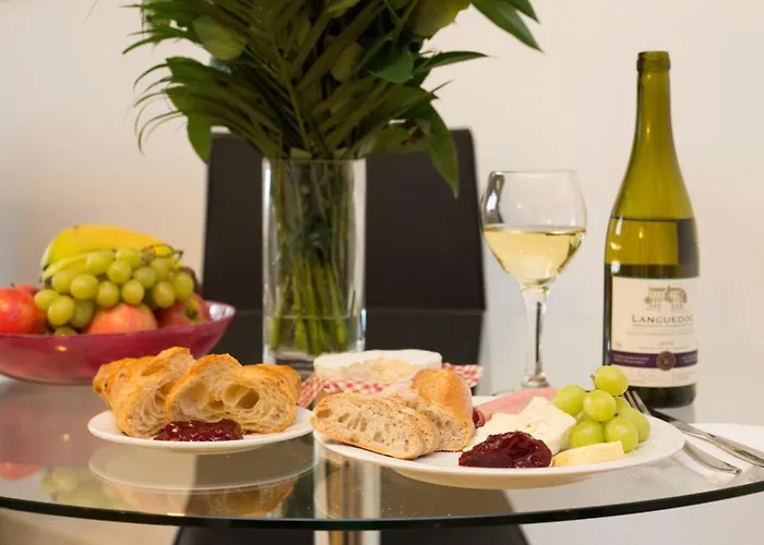 Istay Apartments At Vizion - Fully Equipped Modern Serviced Apartments With Balconies, Superfast Broadband, Free Allocated Parking Space, 24H Security, Rooftop Gardens, Located In Central Mk