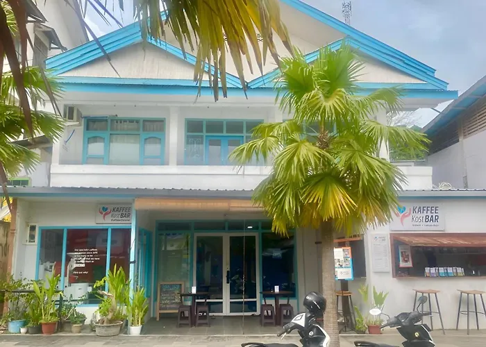 Komodo Indah Hotel And Hostel