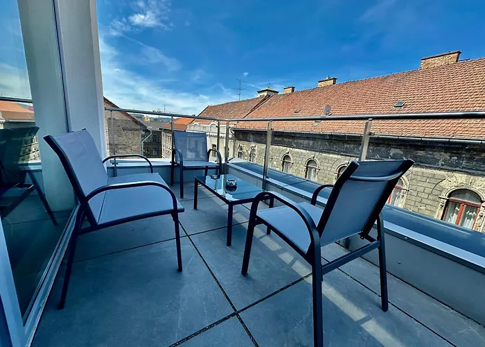 Central Apartment Budapest ~ Roof Terrace/Ac/Indoor Parking