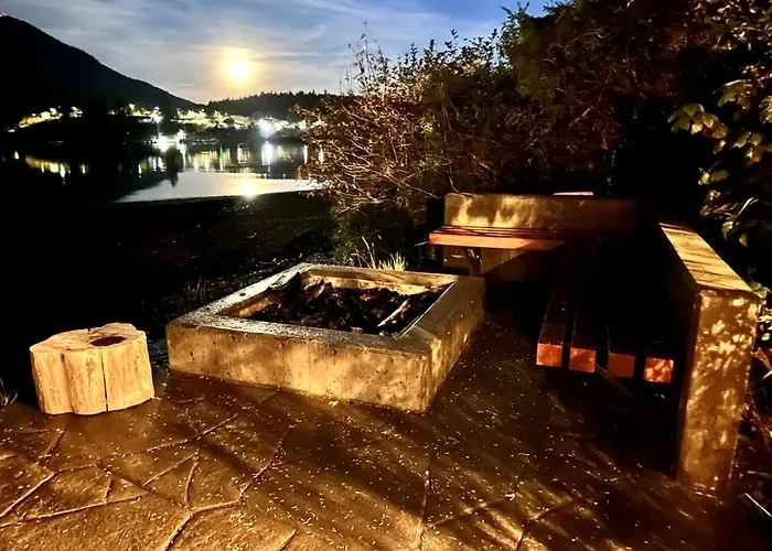 Salt Loft - Oceanfront, Hot Tub And Firepit!
