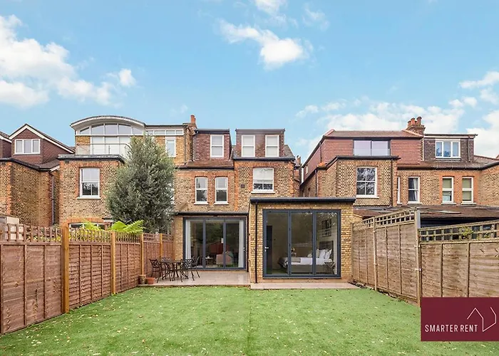 Richmond - Spacious 2 Bedroom Flat - With Garden