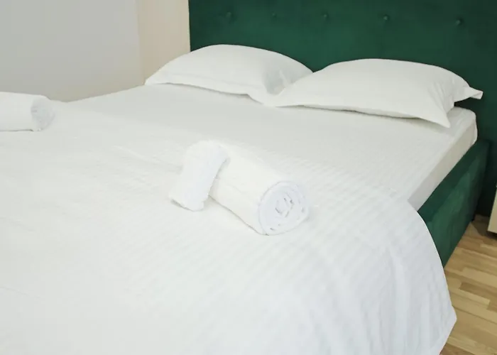 Himson Stylish Studio-Self Check-In Near Airport & Mall