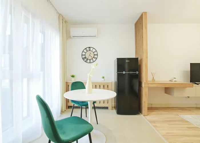Himson Stylish Studio-Self Check-In Near Airport & Mall
