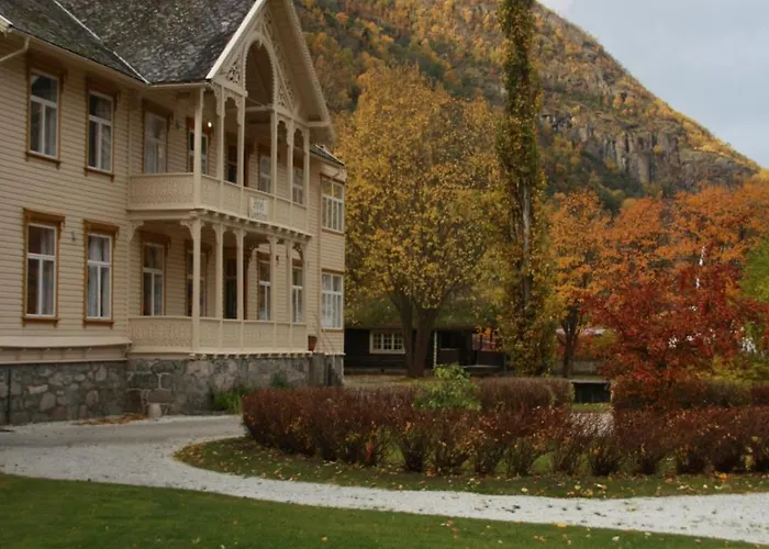 Lindstrom Hotel