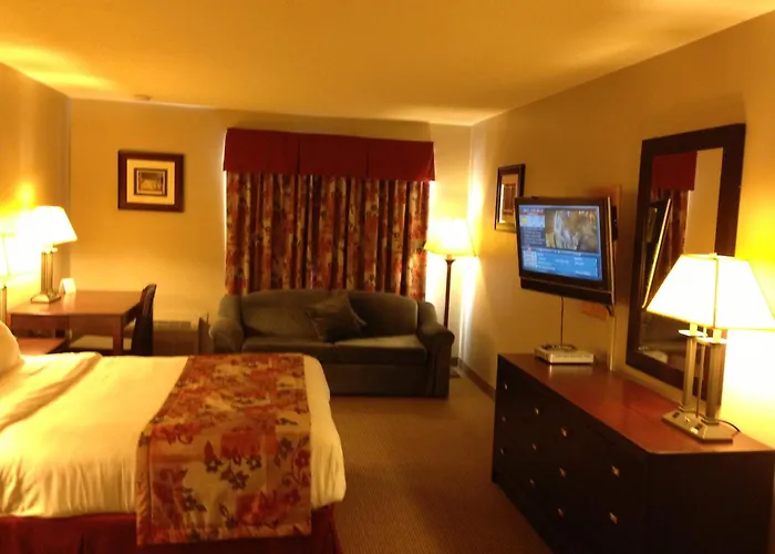 Petawawa River Inn & Suites