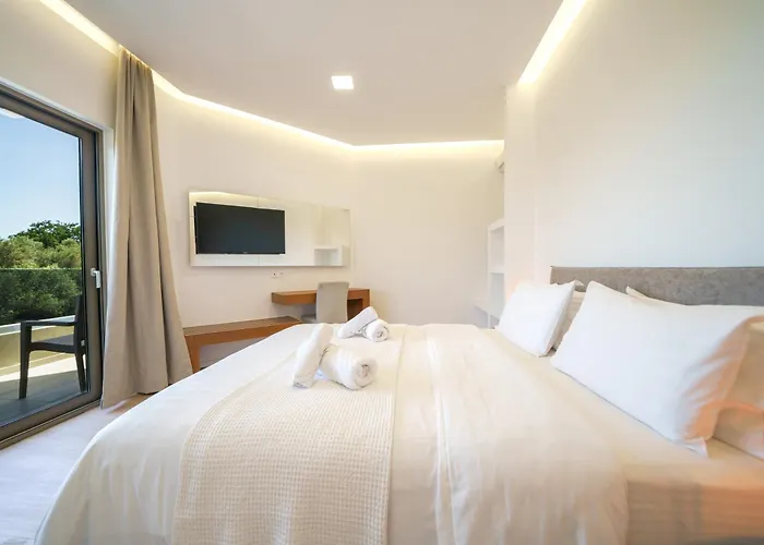 Luxury Villa Marian With Heated Private Pool And Jacuzzi Near The Beach Of Georgioupoli