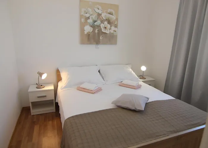 Family Apartments House Damir