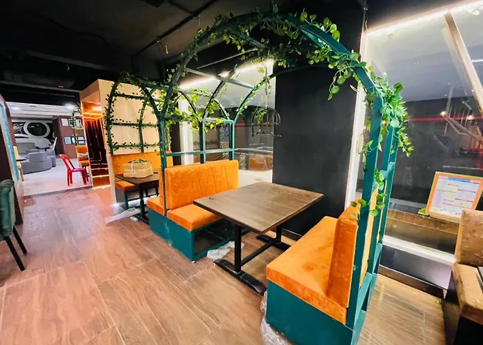 Lee-Benz Ark Hotel