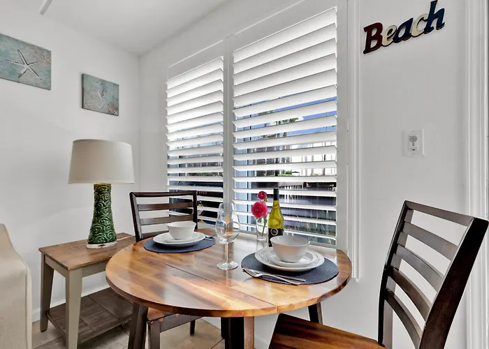 Beachside Bungalow: Surfside I #104