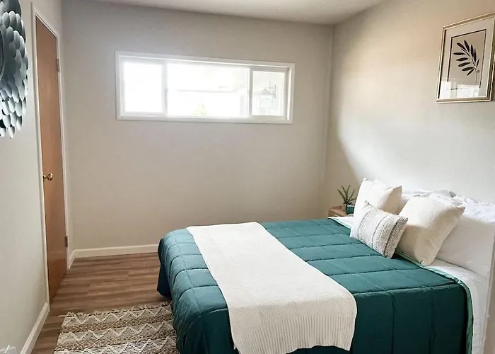 Beautiful Coast Home 3 Minutes From Beach!