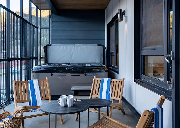 Drop In Condo By Revelstoke Vacations
