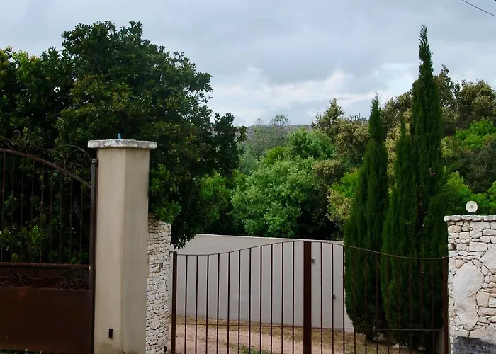 Villa Madra