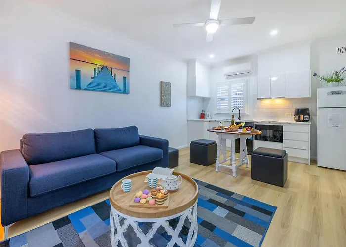 Bayside Victoria: Waterfront Unit with Air Conditioning