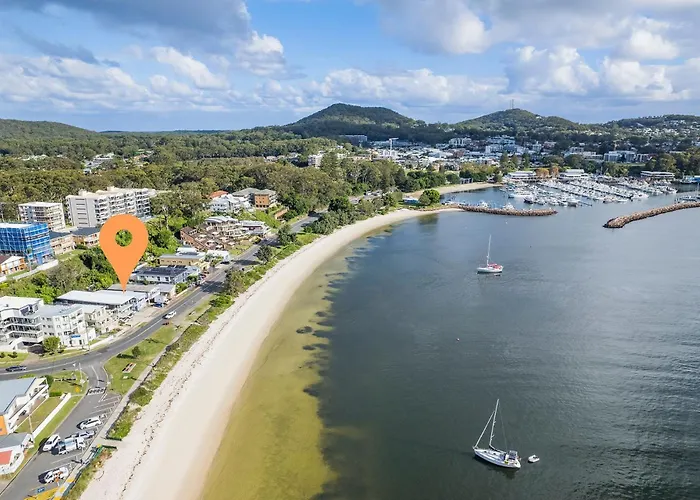 Bayside Victoria: Waterfront Unit with Air Conditioning