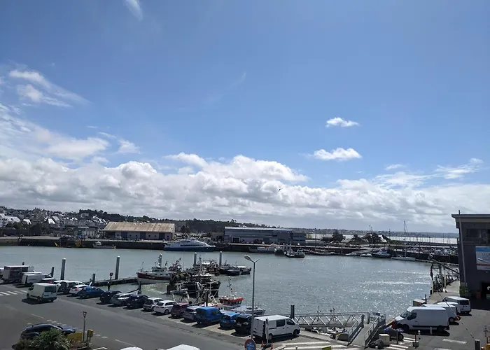 La Vigie Sur Le Port