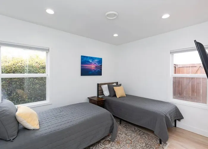 Beach House In The Heart Of Pb