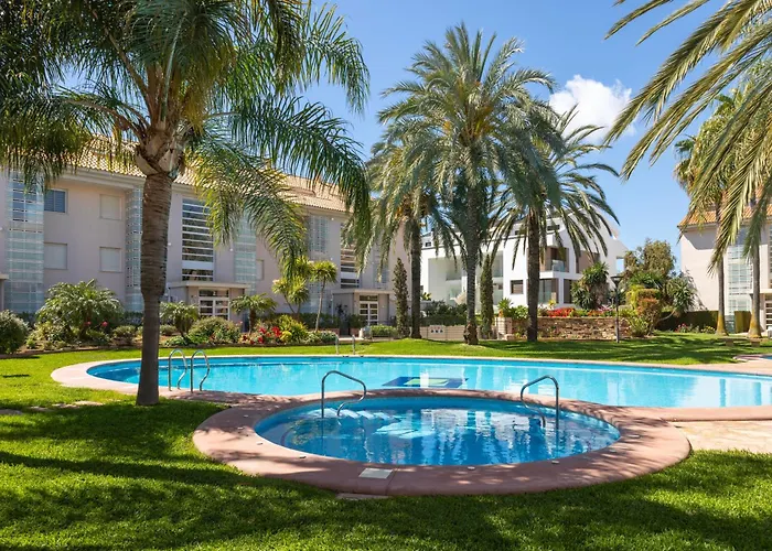 Golden Gardens, Ground Floor Apartment With Large Terrace, Smart Tv, Fibre Internet, Parking