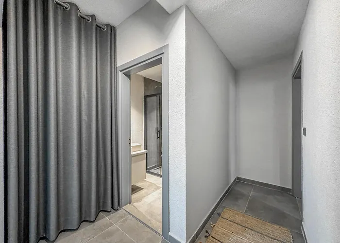 Newold Flat