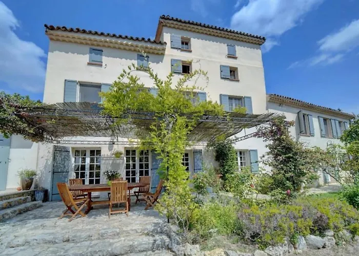 Olive Tree Garden Villa With Heated Swimming Pool And Jacuzzi