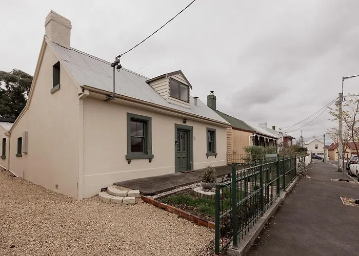 Cavell Street Cottage In West Hobart