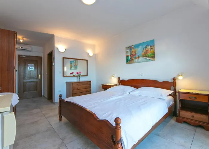Adria Brela Apartments