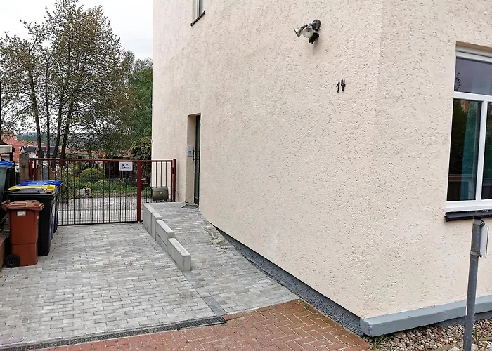 Bohnapartments: Stadtblick Zechenhaus mit Balkon und Parkplatz