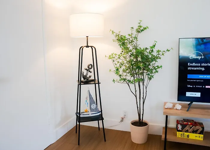 1 Block From Beach - Steps From Restaurants & Shops