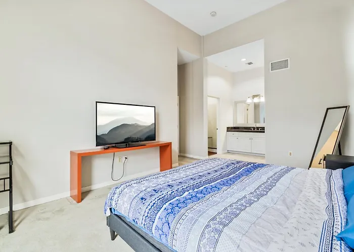 Ultimate La Vacation 2Br W Pool Above Shops