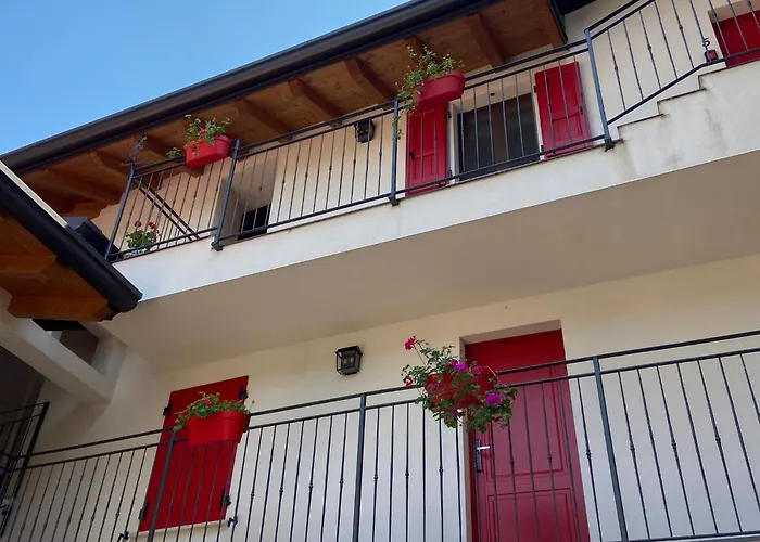 La Volpe Rossa Rooms And Apartments