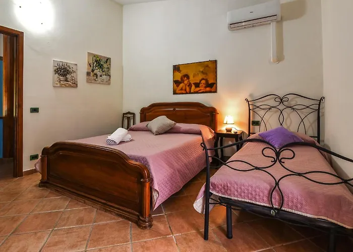 3 Bedroom Beautiful Home In Trappeto