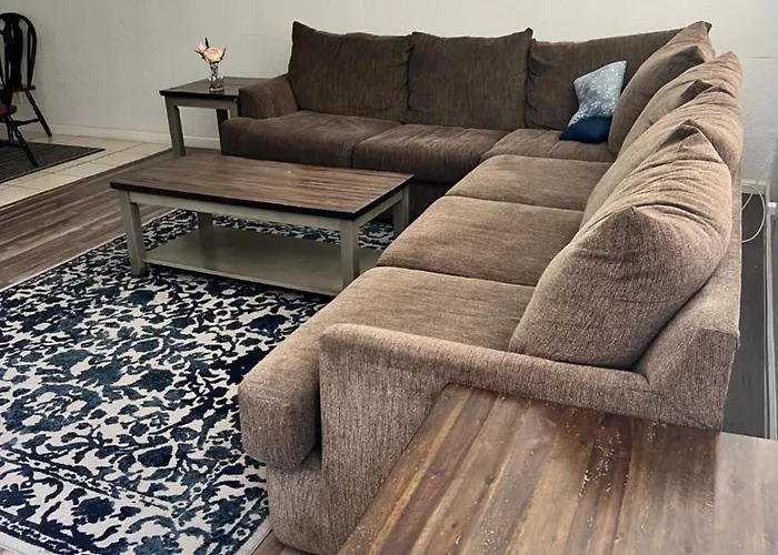 Lovely 1Bed,1Bath Condo With Free Parking