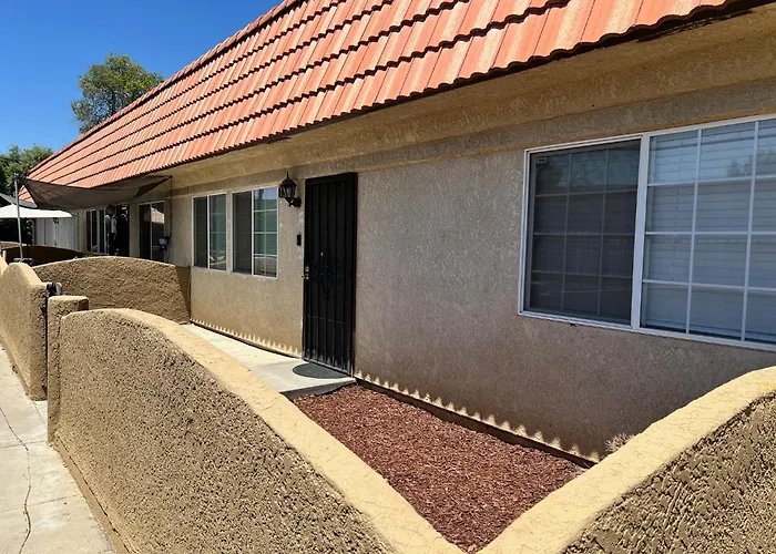 Peaceful 2Bed,1Bath Condo With Free Parking All Yours To Enjoy