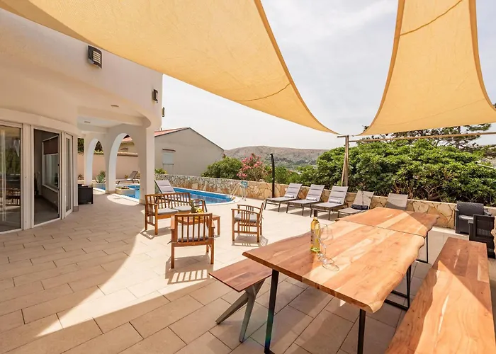 Luxurious Home In Pag