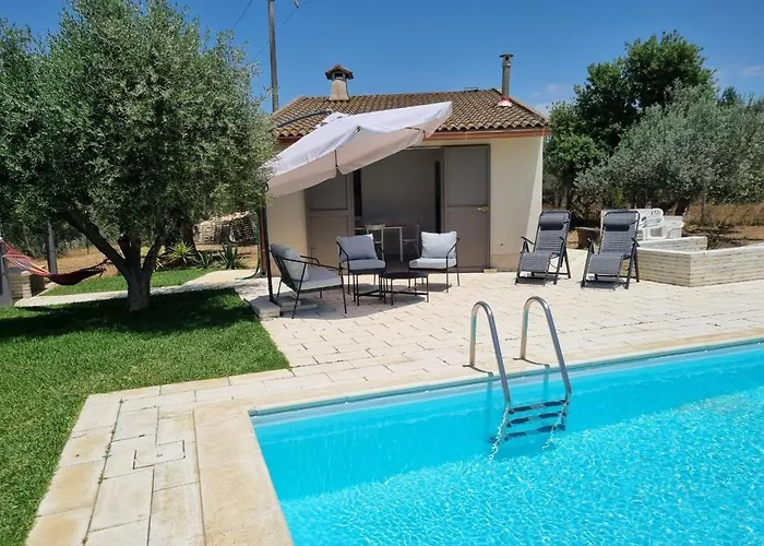 Accogliente Villa Con Piscina
