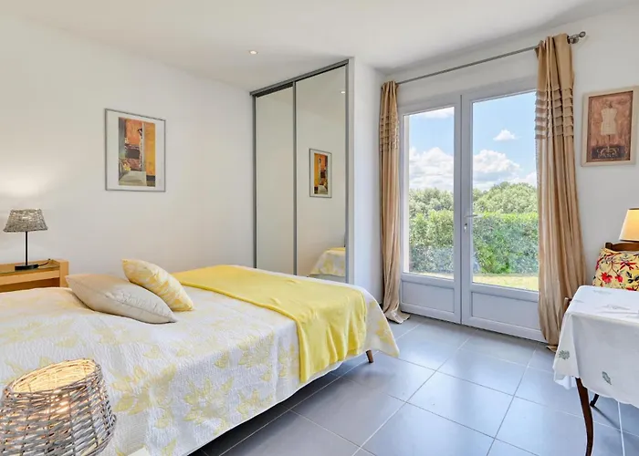 Lovely Home In Tourves
