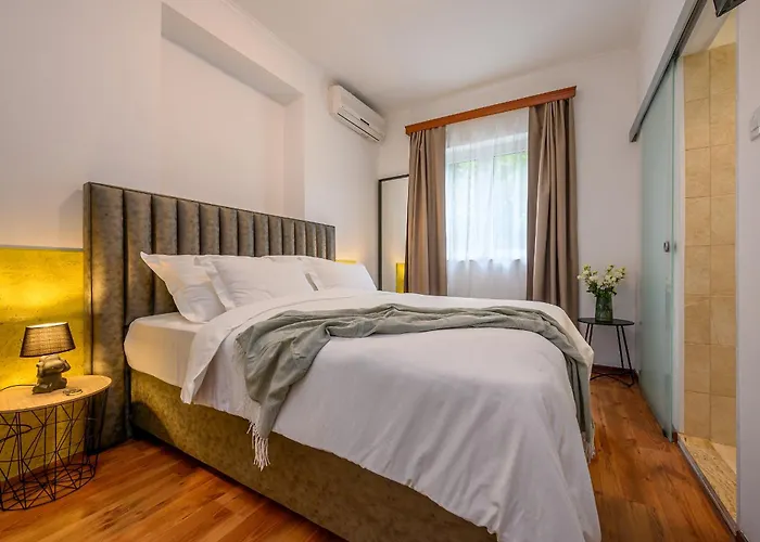 Yellow House With Private Parking By Adex Travel