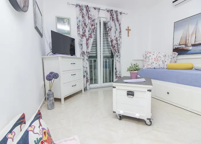 New! Apartment Aenona 200M From The Beach, Nin